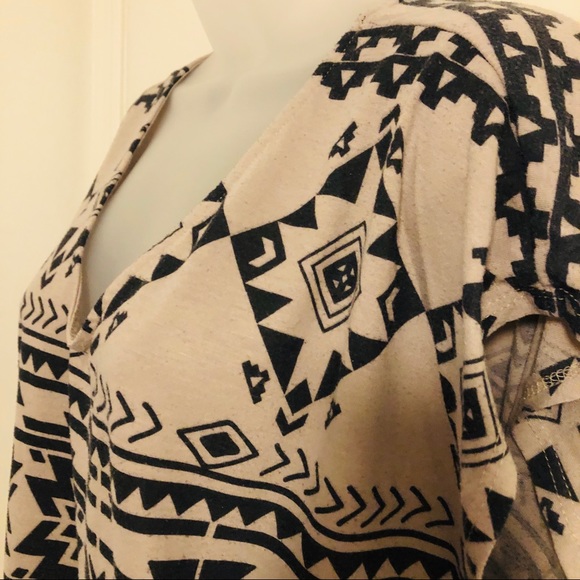 Tribal print taupe + black top - Picture 4 of 5